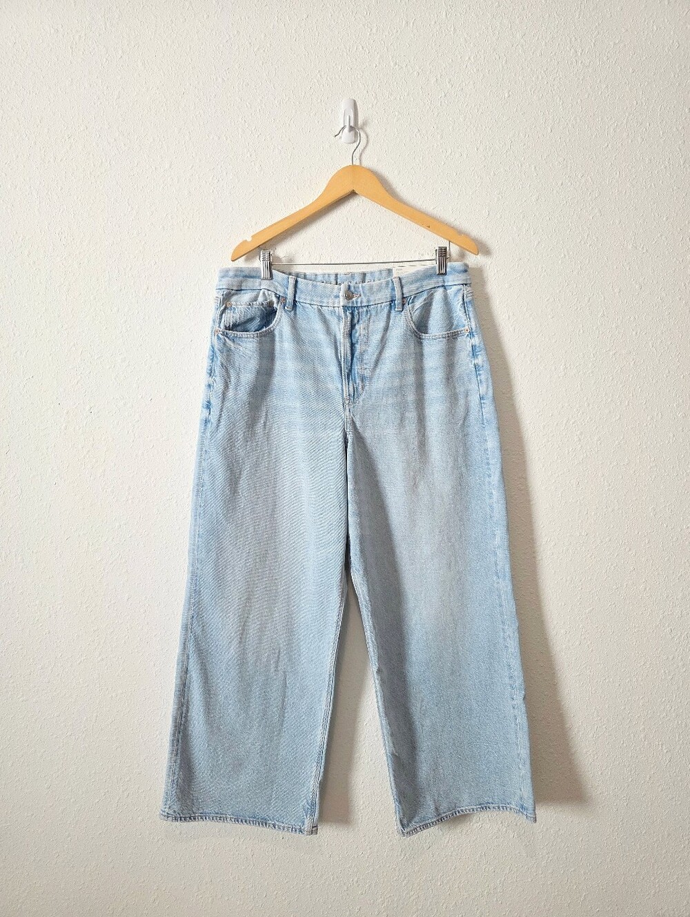 NEW AE Light Wash Baggy Straight Jeans 18s